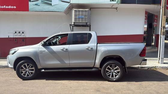 TOYOTA HILUX 2.7 SR 4X2 CD 16V FLEX 4P AUTOMÁTICO
